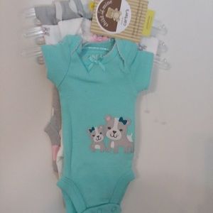 Carter's Onesie set